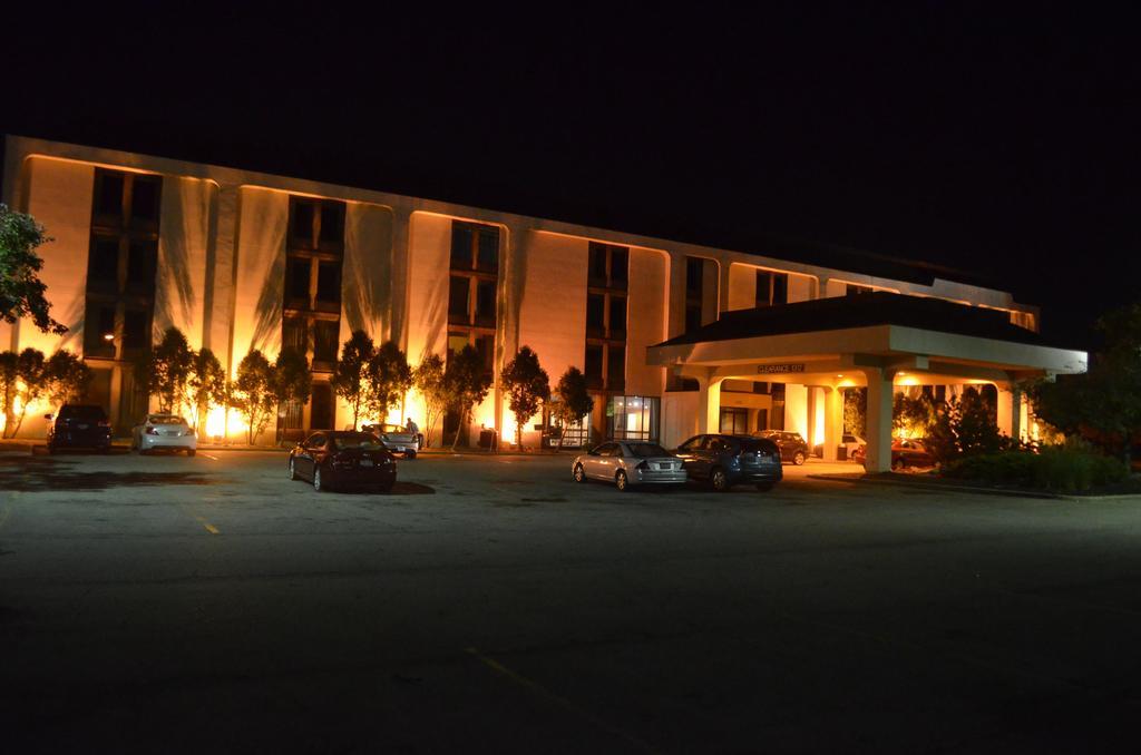 Candlewood Suites Columbus North, An Ihg Hotel Exterior photo