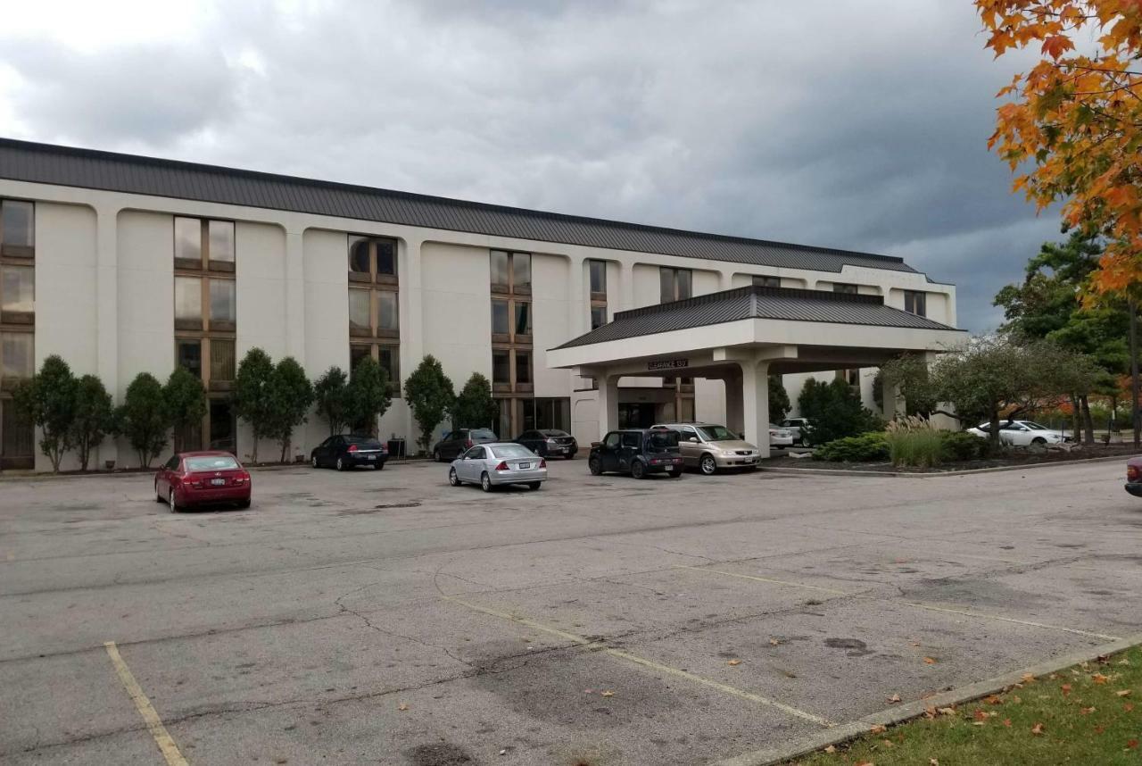 Candlewood Suites Columbus North, An Ihg Hotel Exterior photo